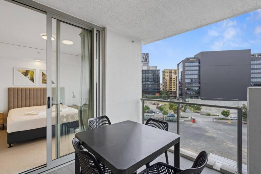 Lovely 2- Bedroom Rental Unit With Free Parking Brisbane Buitenkant foto